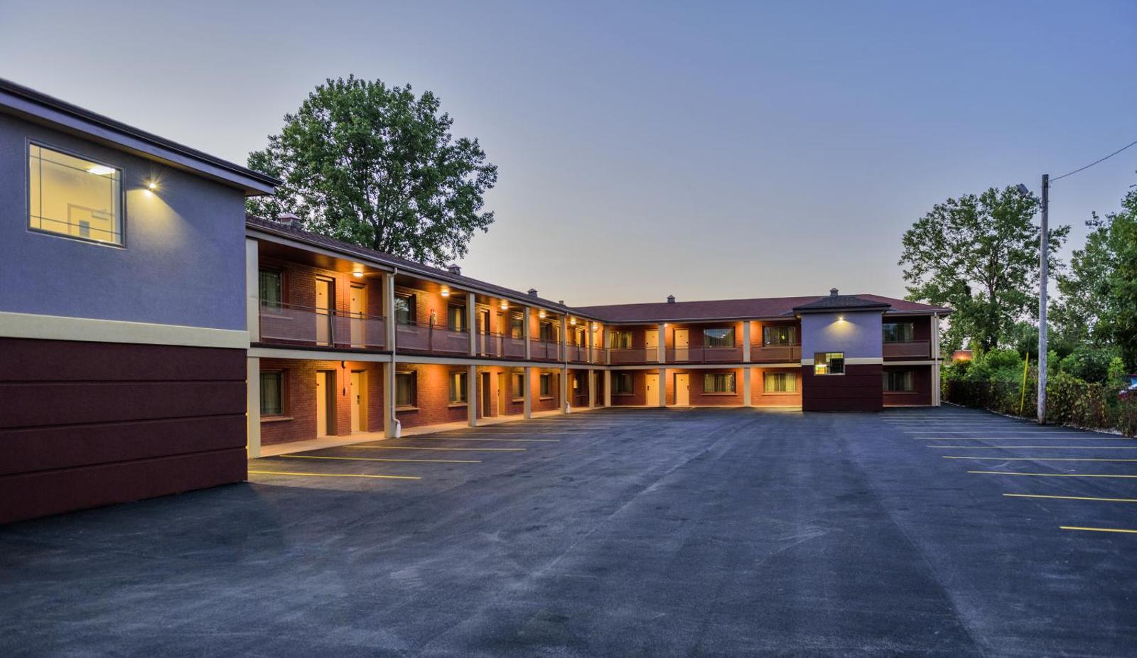 Aarya Hotel By Niagara Fashion Outlets