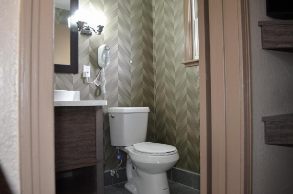 Aarya Hotel By Niagara Fashion Outlets image 12