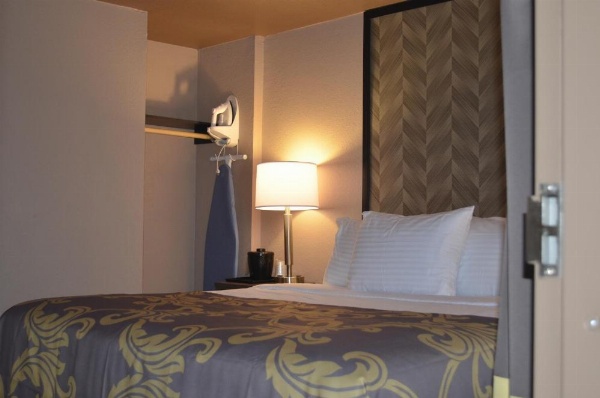 Aarya Hotel By Niagara Fashion Outlets image 35