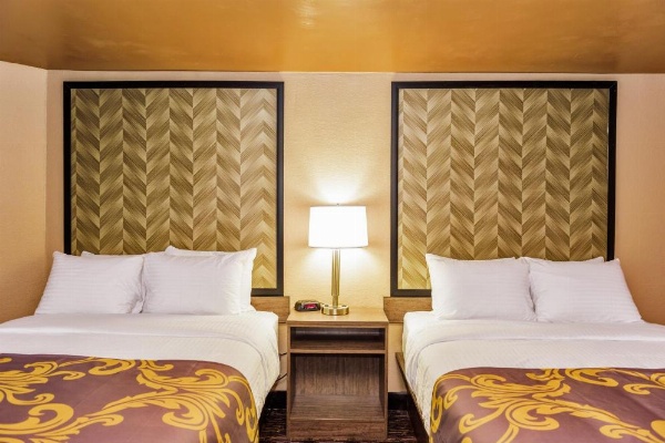 Aarya Hotel By Niagara Fashion Outlets image 6