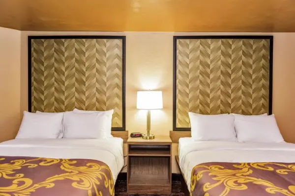 Aarya Hotel By Niagara Fashion Outlets 6